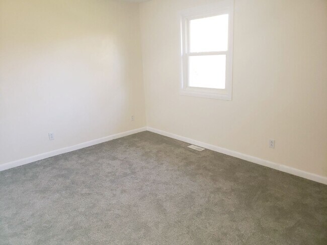 Foto del edificio - 1297 FRYE'S GROVE Ln