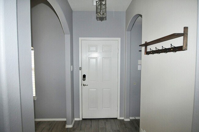 Foto del edificio - 14564 Serrano Ridge Rd