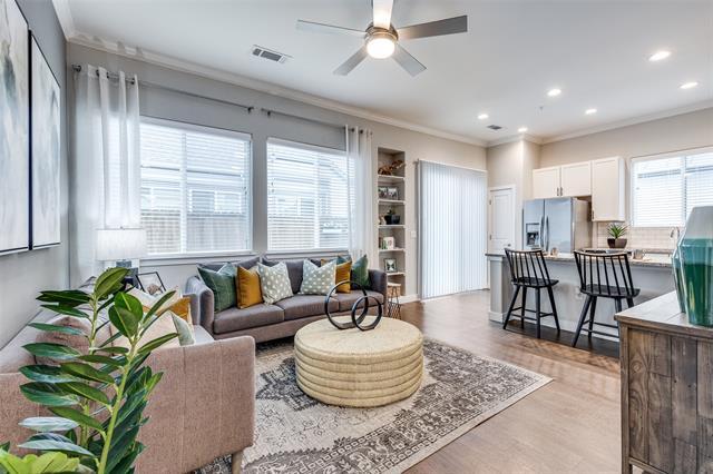 Building Photo - 924 Streamway Dr
