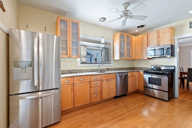 Foto del edificio - 1760 Henley St