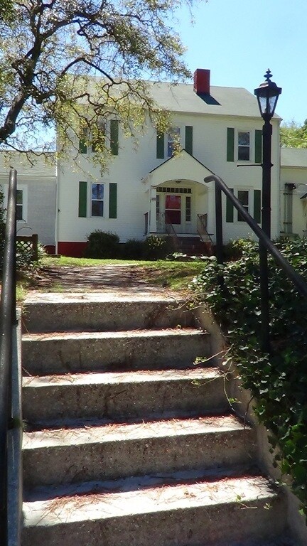 Building Photo - 907 W Rowan St