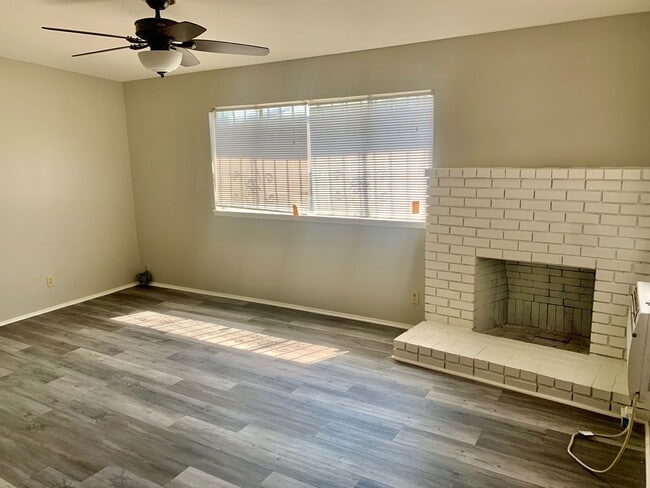 Building Photo - Fully Updated 3/1