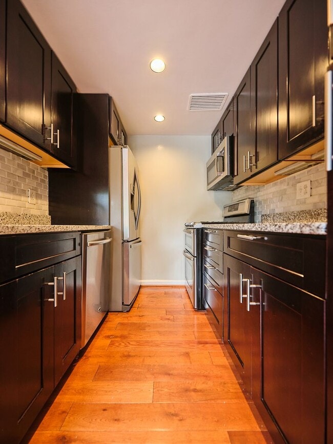 Building Photo - 4114 Davis Pl NW
