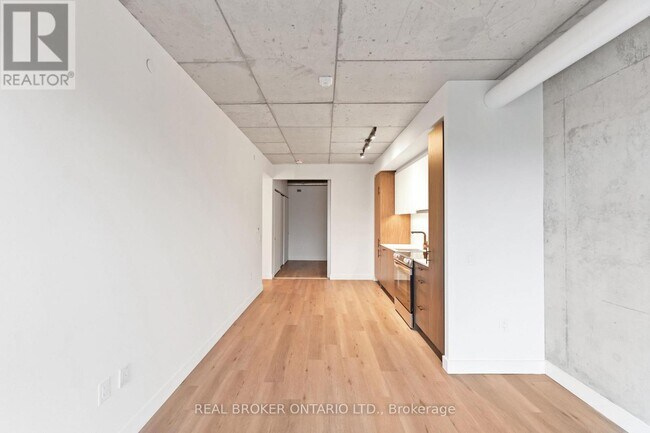 Building Photo - 10 James St