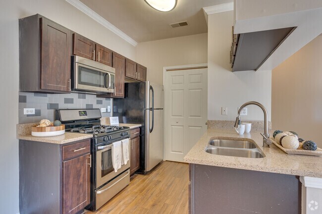 Glenmuir of Naperville Apartments - Naperville, IL | Apartments.com