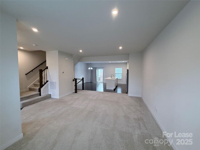 Building Photo - 2053 Birchside Dr