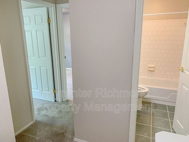 Building Photo - 9431 Greenhill Ct