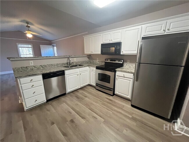 Foto del edificio - 547 Rustwood Dr