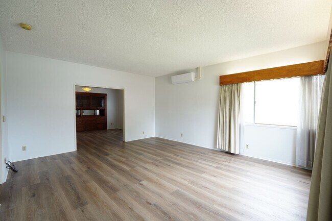 Foto del edificio - Spacious 3 Bed / 2 Bath Single-Family Home in Riverside