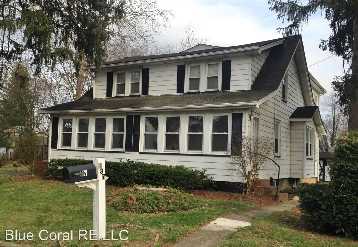 Primary Photo - 5 br, 3 bath House - 137 Hawthorne Ave.