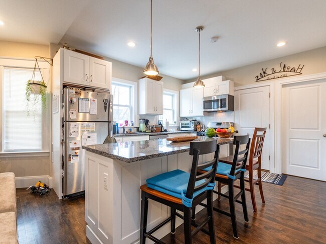 Kitchen - 80 Lexington St