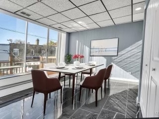 Foto del edificio - 2717 W Peterson Ave