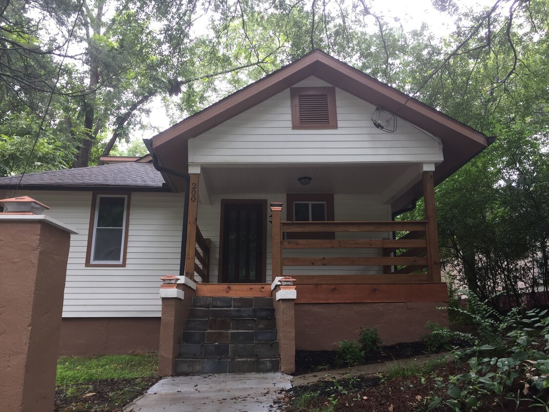 Primary Photo - 200 Lowry St NE