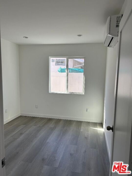 Foto del edificio - 23954 Hartland St
