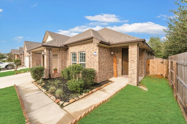 Foto del edificio - 8102 Sutton Crest Dr