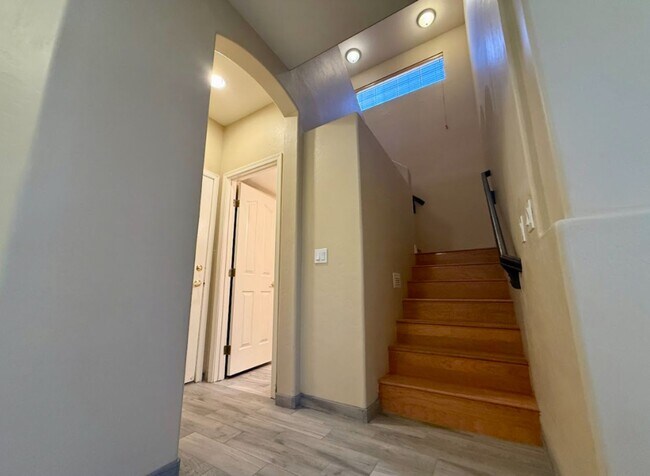 Building Photo - 3 Bedroom in Beautiful Ahwatukee Foothills Club West!  Available 7/1