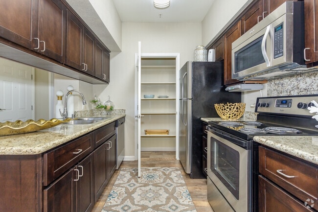 2BR, 2BA - 1,077SF - Sherwood at Iron Point