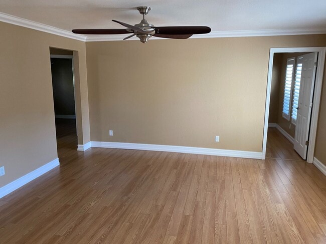 Foto del edificio - COMING SOON: Gorgeous, remodeled DIRECT ACCESS: 3 bedroom 2 bathroom water front home
