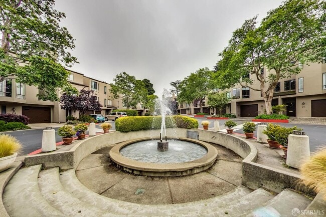 Foto del edificio - 208 N Lake Merced Hills