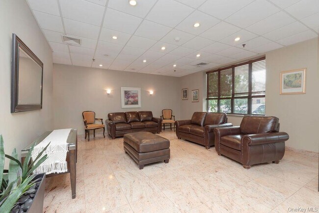Foto del edificio - 1374 Midland Ave