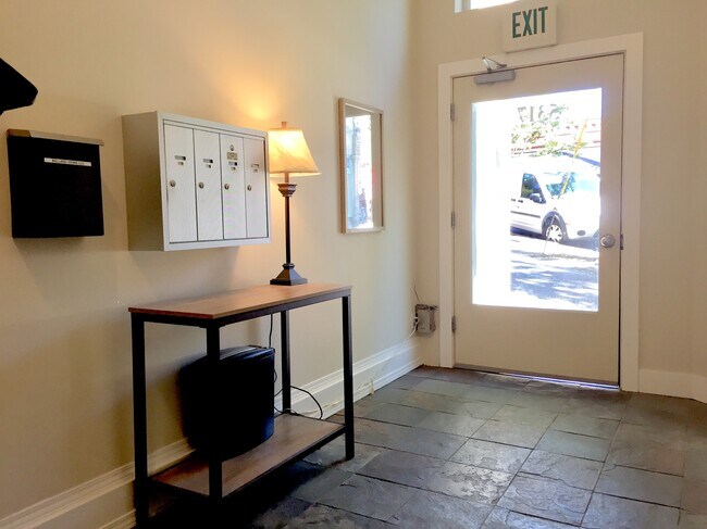Foto del edificio - 5317 22nd Ave NW