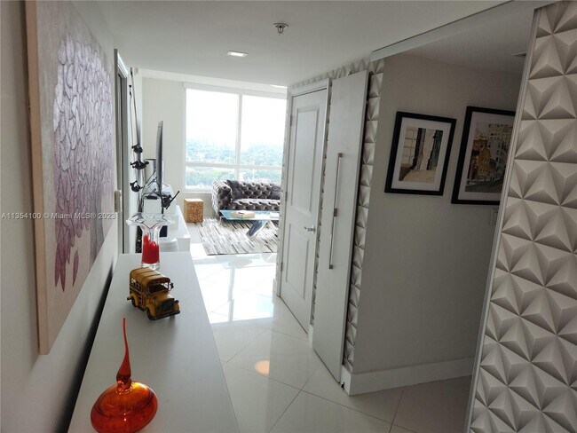 Building Photo - 610 W Las Olas Blvd