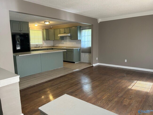 Foto del edificio - 6020 Rickwood Dr NW