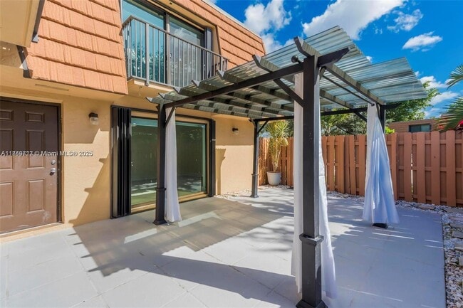 Building Photo - 2551 Camelot Ct