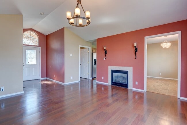Building Photo - 3 Bedroom 2 Bath Home in Redwing