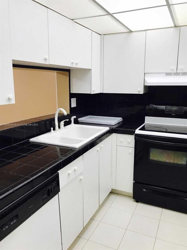 Foto del edificio - 10825 SW 112th Ave