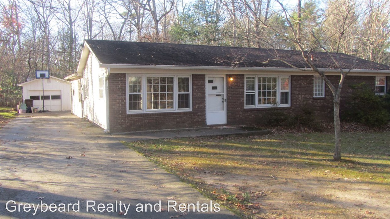 Primary Photo - 35 Laurel Ln