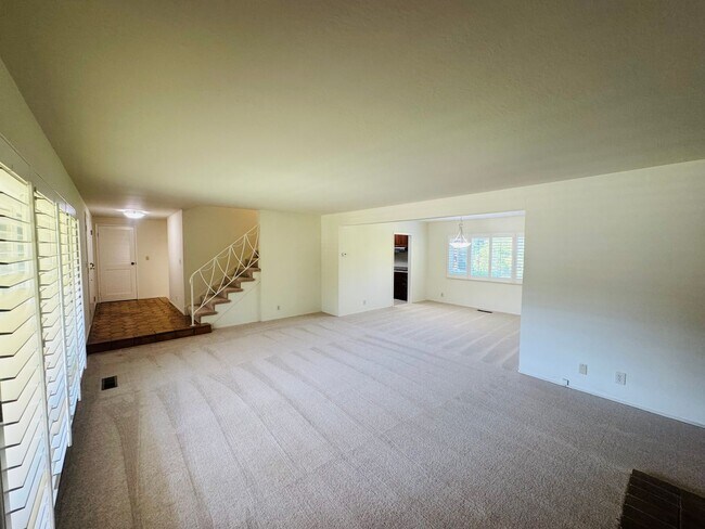 Foto del edificio - Nice Two-Story in Desired Northgate Neighborhood Available Now!