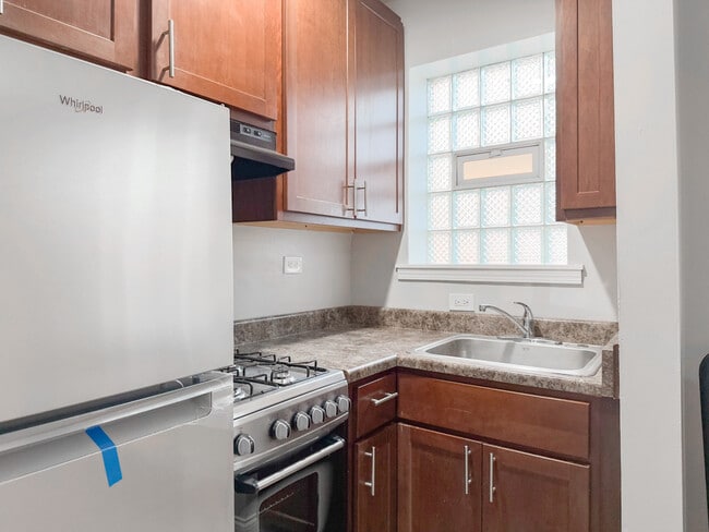 Foto del edificio - 4037 N Kenmore Ave