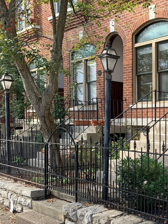 View of Townhouse - 118 E 5th St