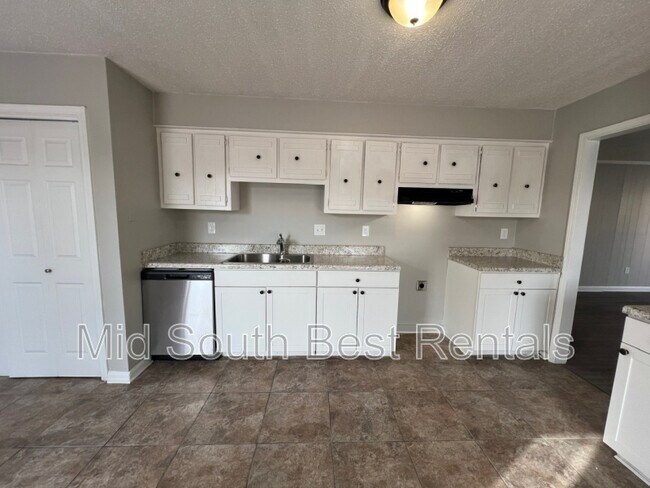 Building Photo - 3190 Aquarius Ave