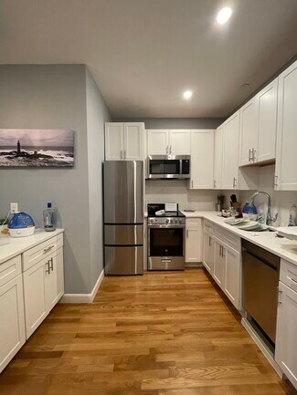 Building Photo - 456 Beacon St