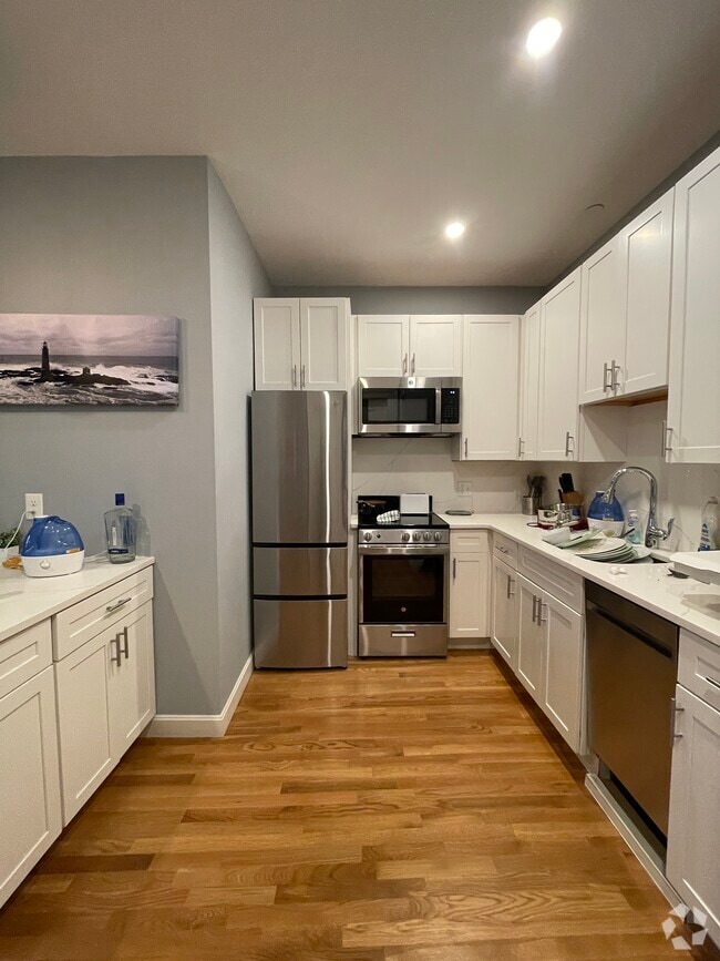 Building Photo - 456 Beacon St