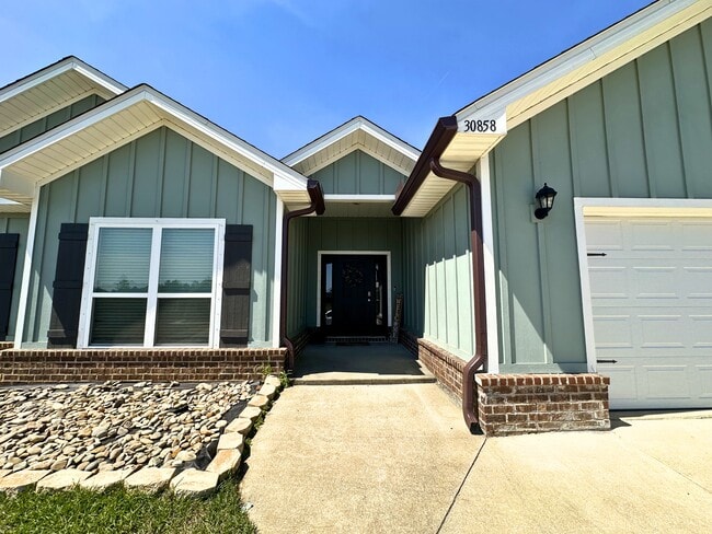 Building Photo - 30858 Semper Dr