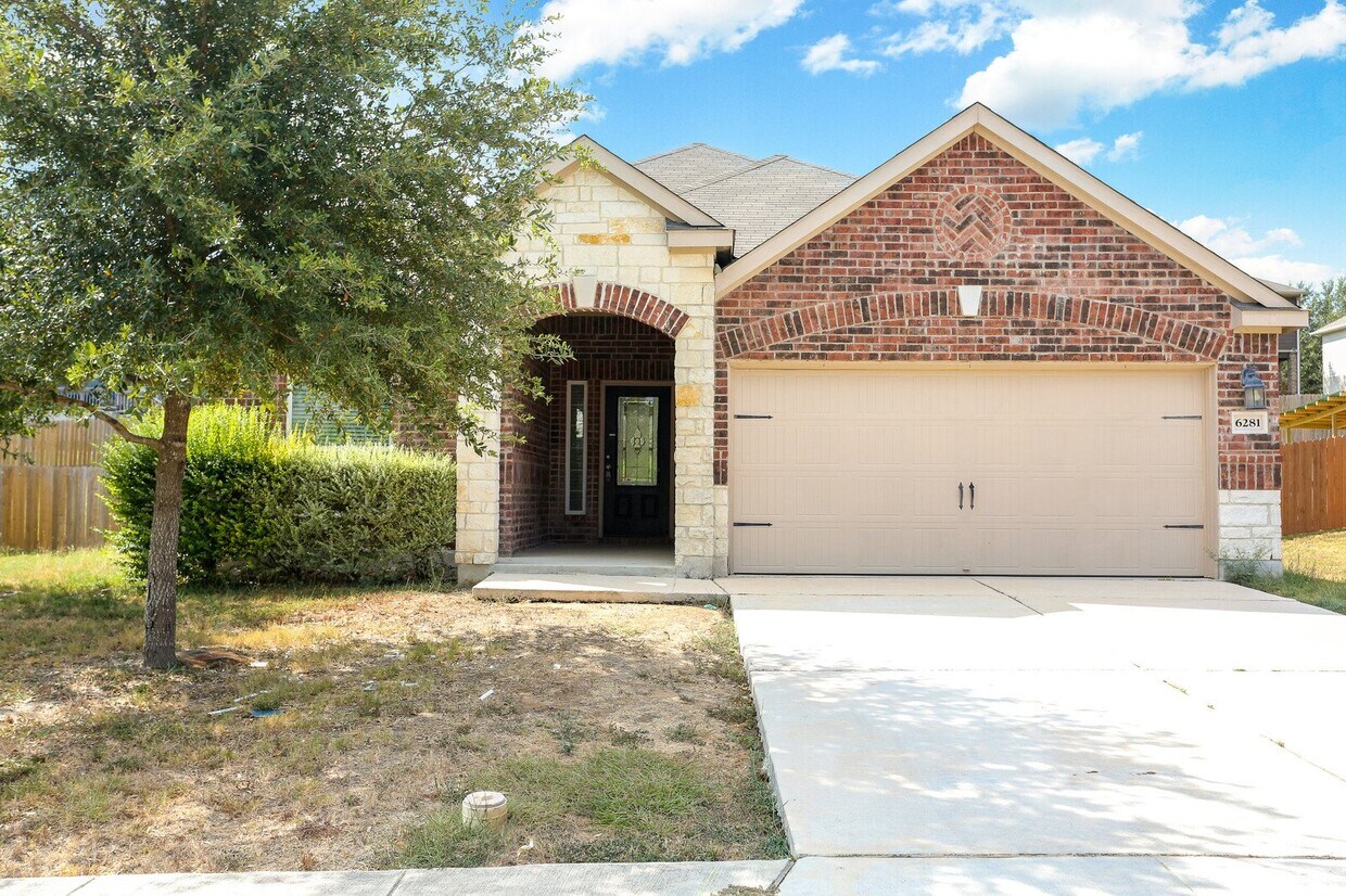 Primary Photo - New Braunfels Home In Magnolia Springs