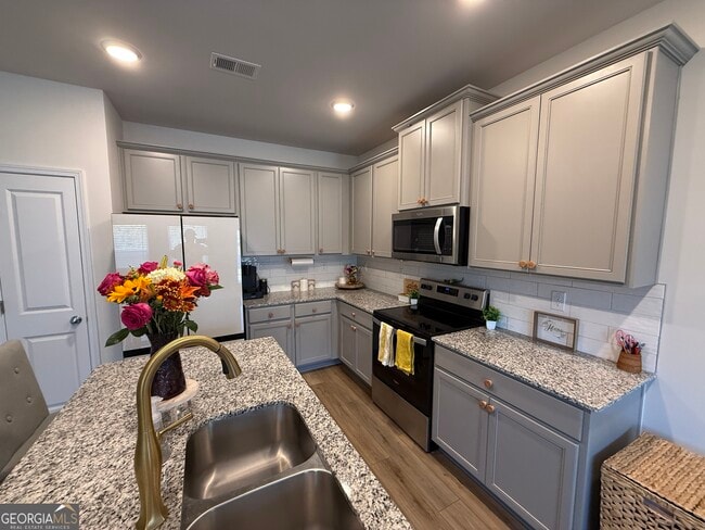 Building Photo - 209 Buckingham Ln