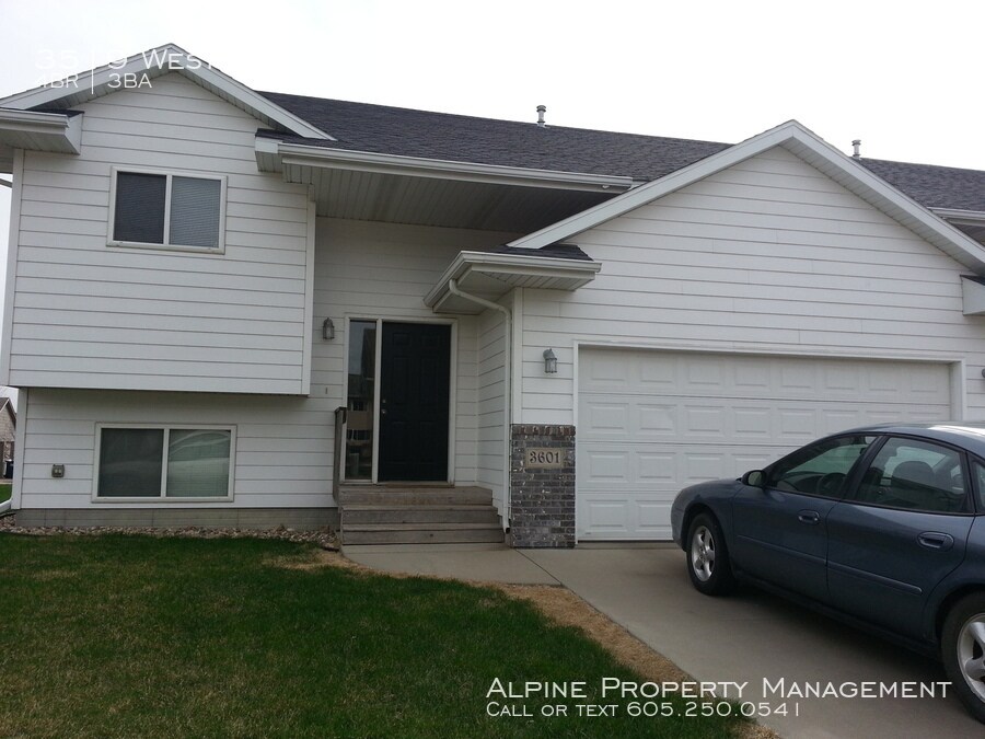 Primary Photo - 4 Bed/3 Bath Townhome for Rent!!