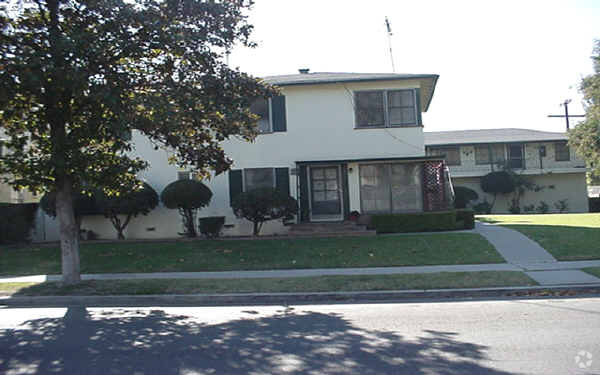 Primary Photo - 910 E Carson St