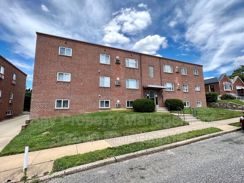 Foto principal - 1715 Lansing St
