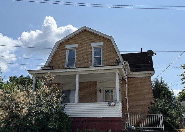 Front of house - 2006 Willow St
