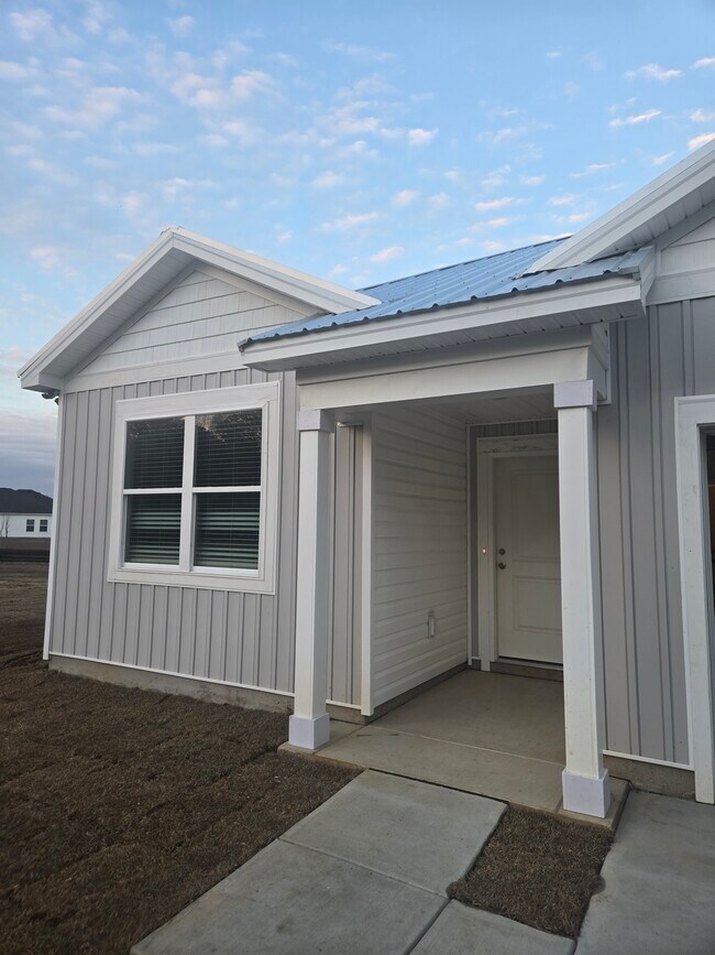 Building Photo - 2735 Monaca Dr