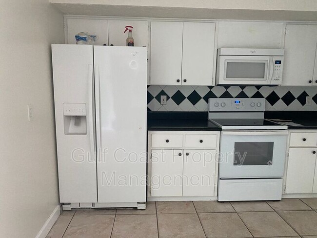 Foto del edificio - 1341 N Lockwood Ridge Rd