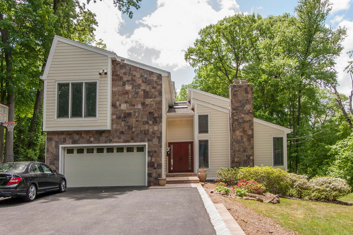 Foto principal - 212 Highwood Ave