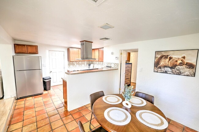 Building Photo - Fully furnished Bungalow