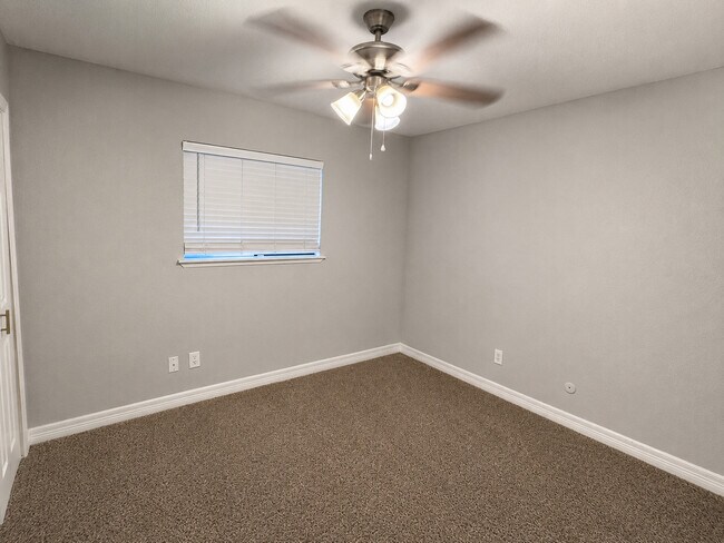 Foto del edificio - 5811 Graycliff Dr