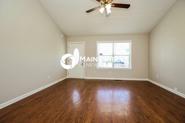 Foto del edificio - 3 Bedroom Pet-Friendly Home in La Vergne, TN with Main Street Renewal
